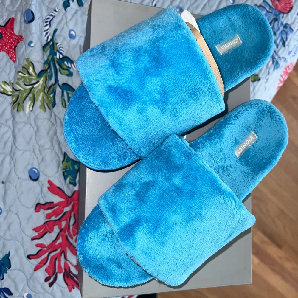 Vionic Slippers *7.5*